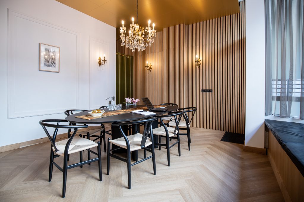 Atmospheric meeting room with 8 seats at hotel Goud en Zilver