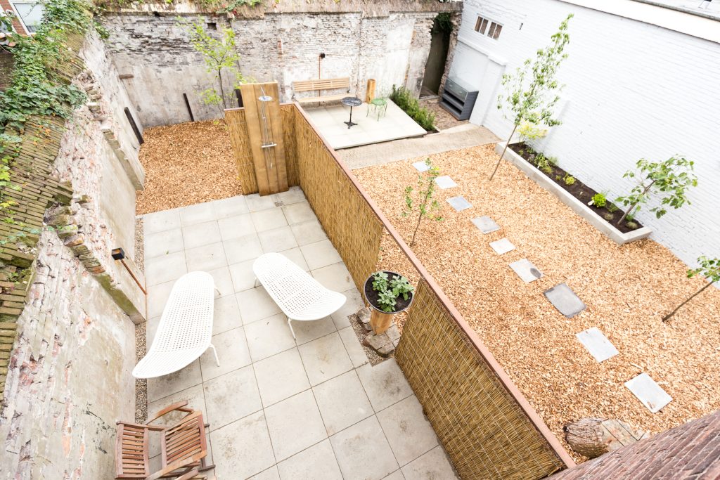 Inner courtyard of rooms 8, 9 and 10 in hotel Gold and Silver