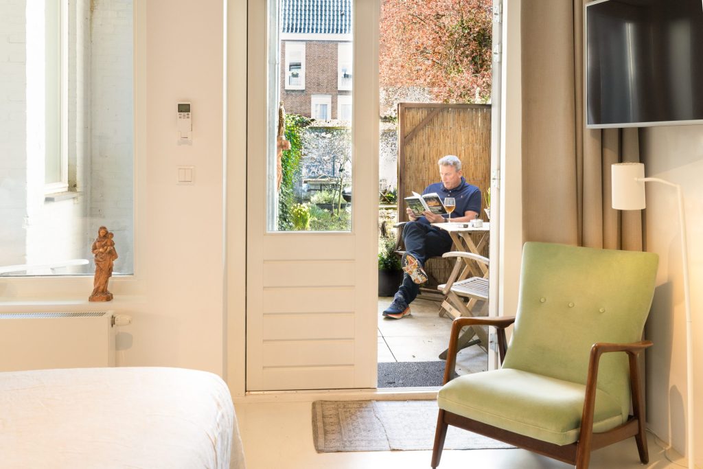 Man in garden room / suite 8, 9 &amp; 10 hotel Gold and Silver