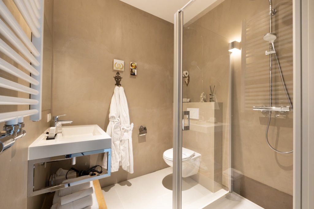 Bathroom room / suite 8 hotel Gold and Silver