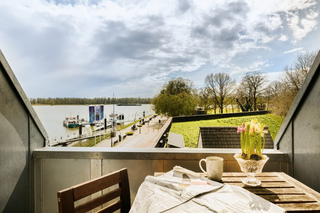 Terrace or balcony overlooking Outside the Watergate longstay suite 16 hotel Gold and Silver