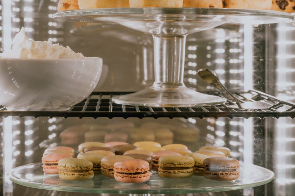 Pastry display case la Kantina hotel Gold and Silver