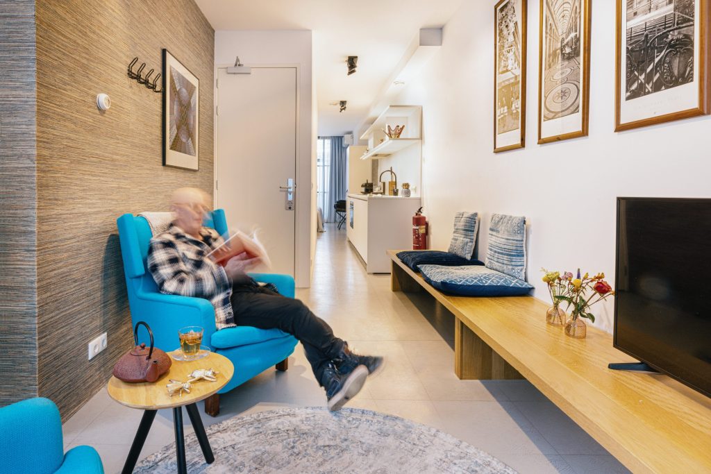 Man on chair with tea room / suite 11 hotel Gold and Silver