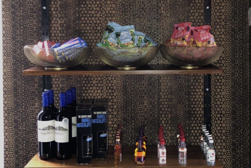 Food and beverage minibar